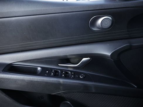 Used 2023 Hyundai Elantra SEL w/ Cargo Package image 9