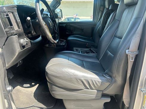 Used 2017 Chevrolet Express 2500 RWD image 9