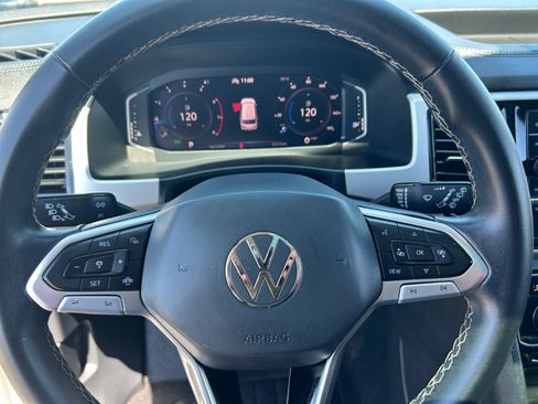 Used 2023 Volkswagen Atlas SE w/ Panoramic Sunroof Package FWD image 9