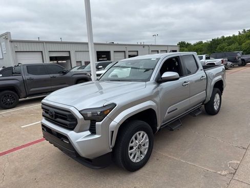 Used 2025 Toyota Tacoma SR5 AWD/4WD image 32