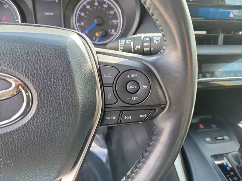 Used 2021 Toyota Venza LE image 26