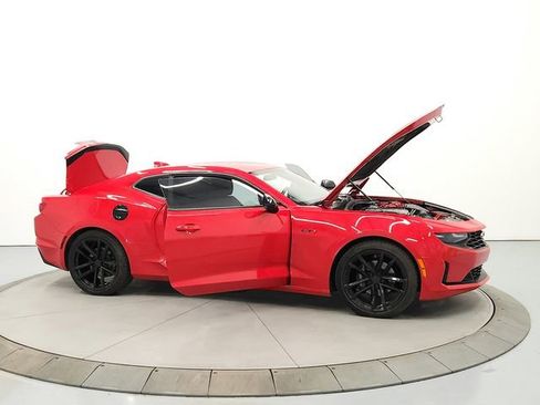 Used 2020 Chevrolet Camaro LT w/ Black Appearance Package RWD image 16