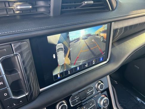 Used 2024 GMC Yukon XL Denali image 16