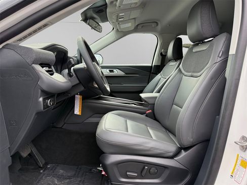 New 2025 Ford Explorer Active w/ Active Comfort Package image 13