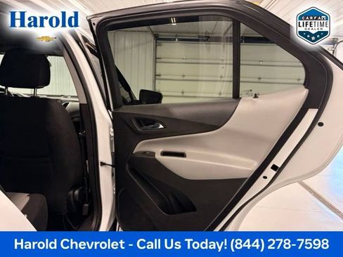 Used 2020 Chevrolet Equinox LS w/ LS Convenience Package AWD/4WD image 8