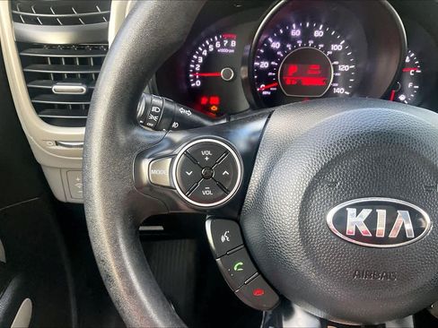 Used 2017 Kia Soul + FWD image 23