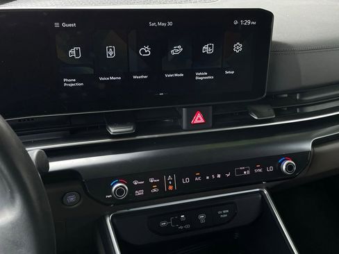 Used 2025 Kia Carnival FWD image 17