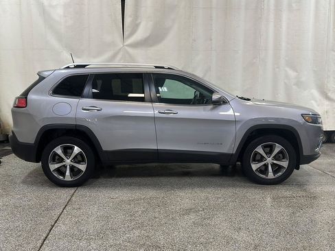 Used 2019 Jeep Cherokee Limited w/ Luxury Group AWD/4WD image 6