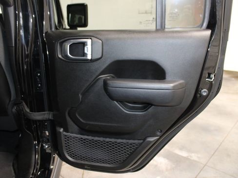 Used 2024 Jeep Wrangler Unlimited Rubicon image 28
