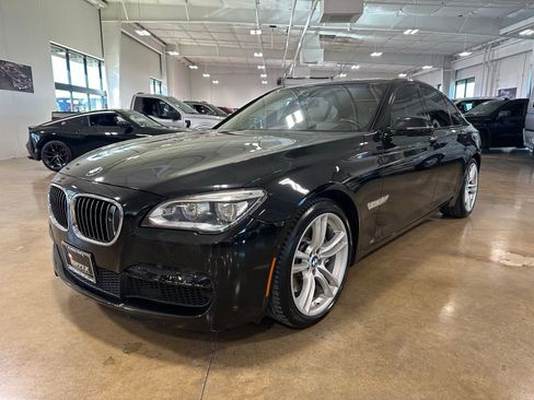 Used 2013 BMW 750i image 3