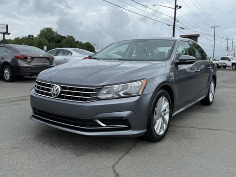 Used 2018 Volkswagen Passat 2.0T SE FWD image 3