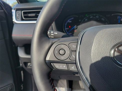 Used 2025 Toyota RAV4 SE image 15