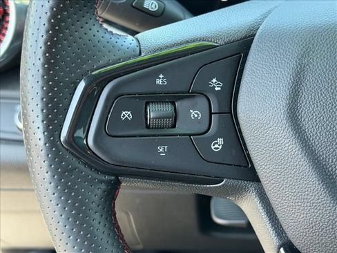 Used 2024 Chevrolet Trax RS w/ Sunroof Package FWD image 17