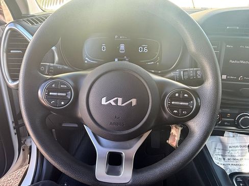 Used 2025 Kia Soul LX w/ LX Technology Package FWD image 24