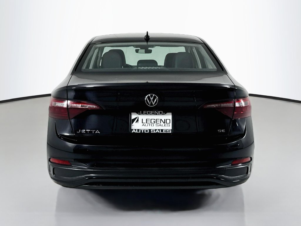 Used 2024 Volkswagen Jetta SE FWD image 7