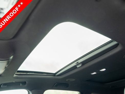 Used 2023 Buick Enclave Essence w/ Experience Buick Package image 18