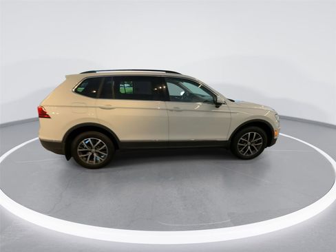 Used 2020 Volkswagen Tiguan SE w/ Panoramic Sunroof Package AWD/4WD image 9
