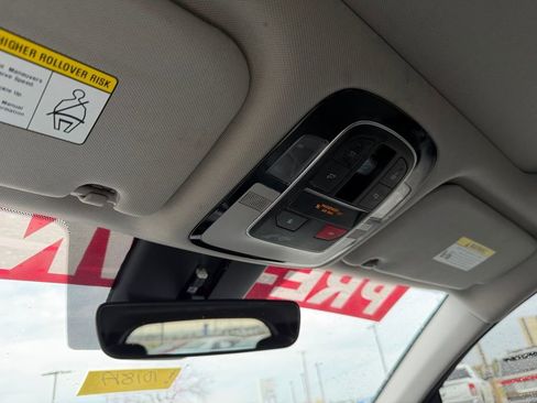 Used 2023 Hyundai Santa Fe SEL w/ Premium Package image 23