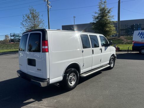 Used 2024 GMC Savana 2500 w/ Driver Convenience Package image 10