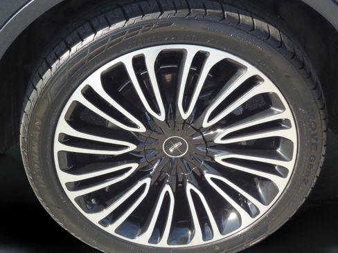 Used 2023 Lincoln Aviator Black Label w/ Dynamic Handling Package AWD/4WD image 9