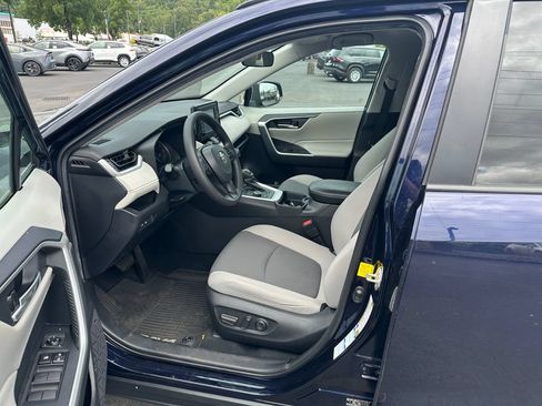 Used 2020 Toyota RAV4 XLE AWD/4WD image 13