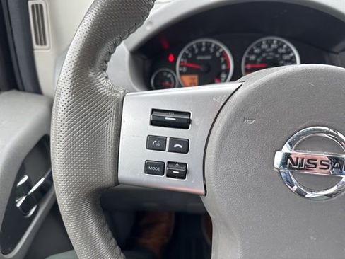 Used 2015 Nissan Frontier SL w/ Moonroof Package AWD/4WD image 18