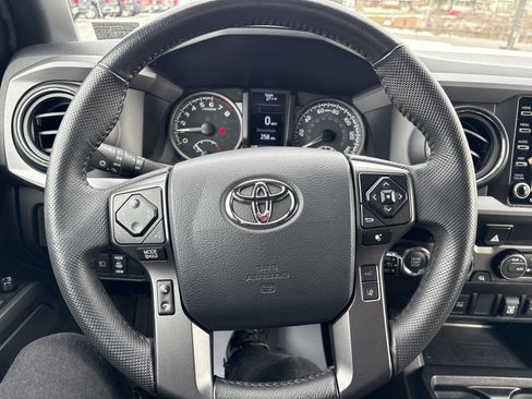 Used 2023 Toyota Tacoma TRD Sport image 17