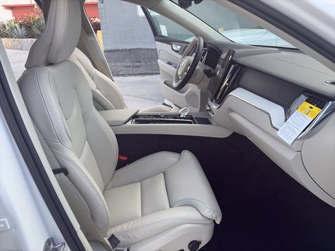 New 2026 Volvo XC60 T8 Ultra w/ Protection Package Premier image 13