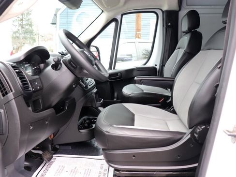 Used 2025 RAM ProMaster 2500 w/ Convenience Group image 11
