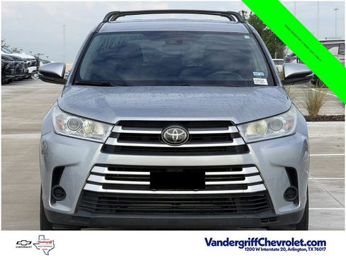Used 2019 Toyota Highlander LE FWD image 7