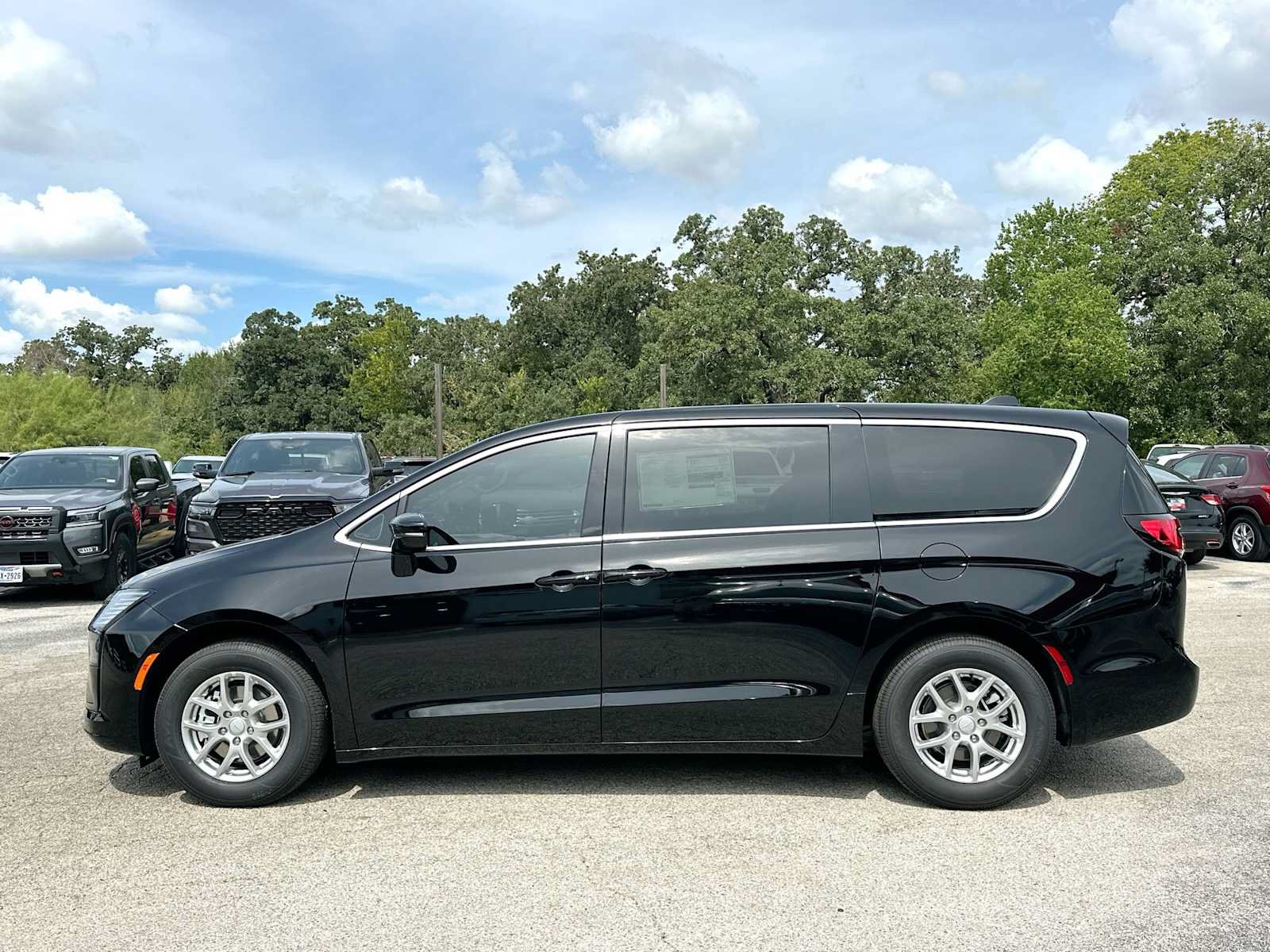New 2027 Chrysler Pacifica Select FWD image 12