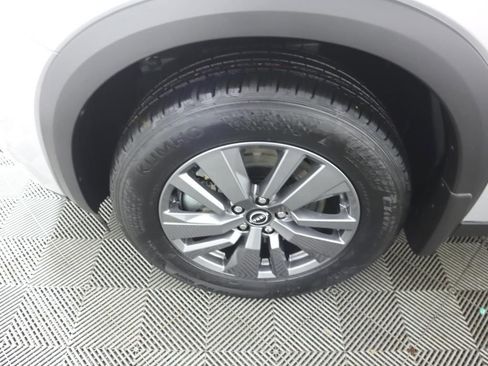 Certified 2025 Nissan Pathfinder S image 11