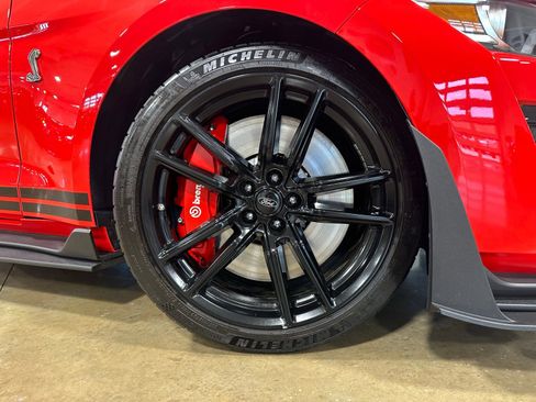 Used 2021 Ford Mustang Shelby GT500 w/ Technology Package RWD image 9