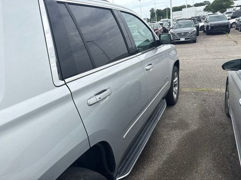 Used 2019 Chevrolet Tahoe Premier AWD/4WD image 12