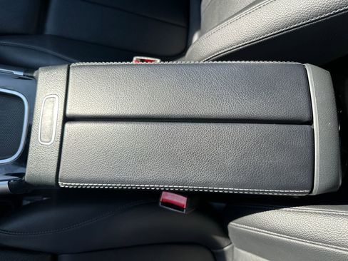 Used 2025 Mercedes-Benz GLB 250 4MATIC image 30