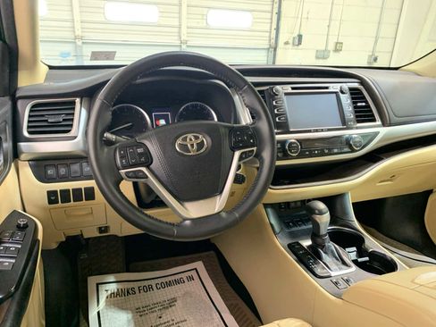 Used 2018 Toyota Highlander XLE image 4