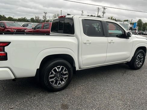 Used 2022 Nissan Frontier SV image 5