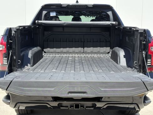 Used 2025 Chevrolet Silverado EV RST AWD/4WD image 9