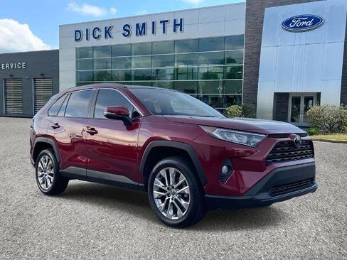 Used 2020 Toyota RAV4 XLE Premium image 1