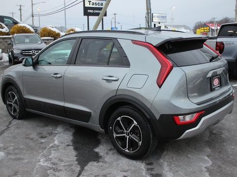 Used 2023 Kia Niro EX image 20
