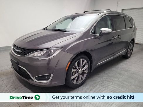 Used 2017 Chrysler Pacifica Limited w/ UConnect Theater Package FWD image 1