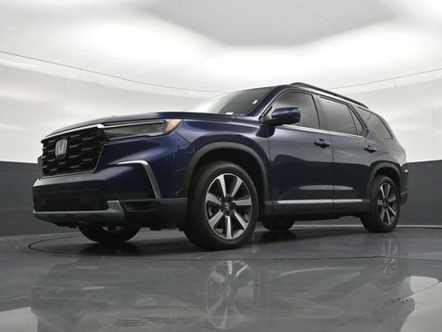 Used 2025 Honda Pilot Touring image 24