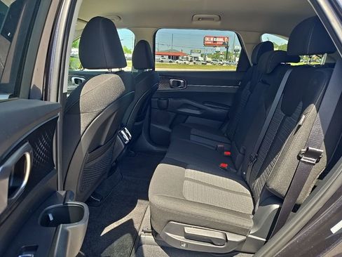 Used 2025 Kia Sorento LX FWD image 17