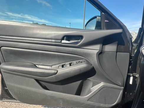 Used 2025 Nissan Altima 2.5 SV FWD image 16