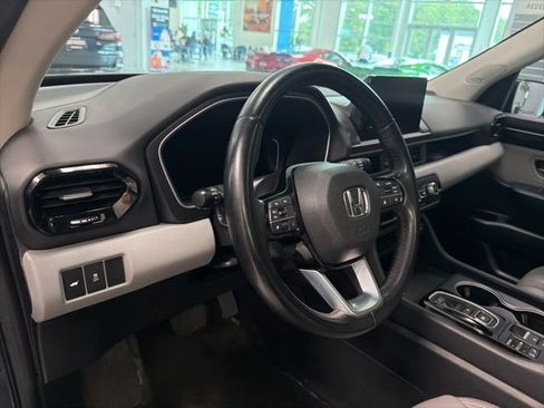 Used 2025 Honda Pilot Touring image 15