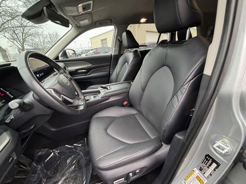 Used 2024 Toyota Grand Highlander XLE image 37