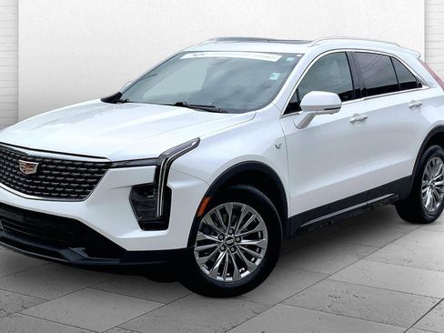 Used 2025 Cadillac XT4 Premium Luxury FWD image 13