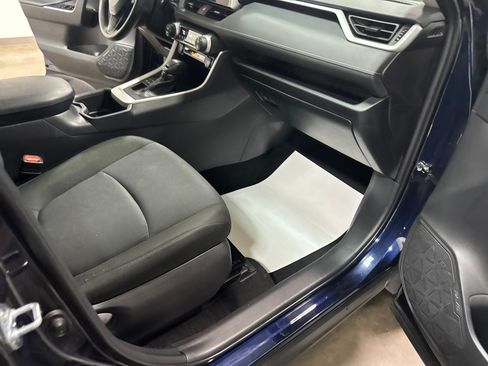 Used 2025 Toyota RAV4 XLE AWD/4WD image 37