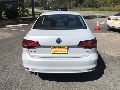 Used 2017 Volkswagen Jetta S image 5