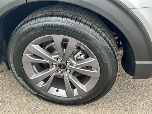 Certified 2022 Ford Explorer XLT w/ Equipment Group 202A image 6